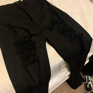 Distressed high waisted jeans